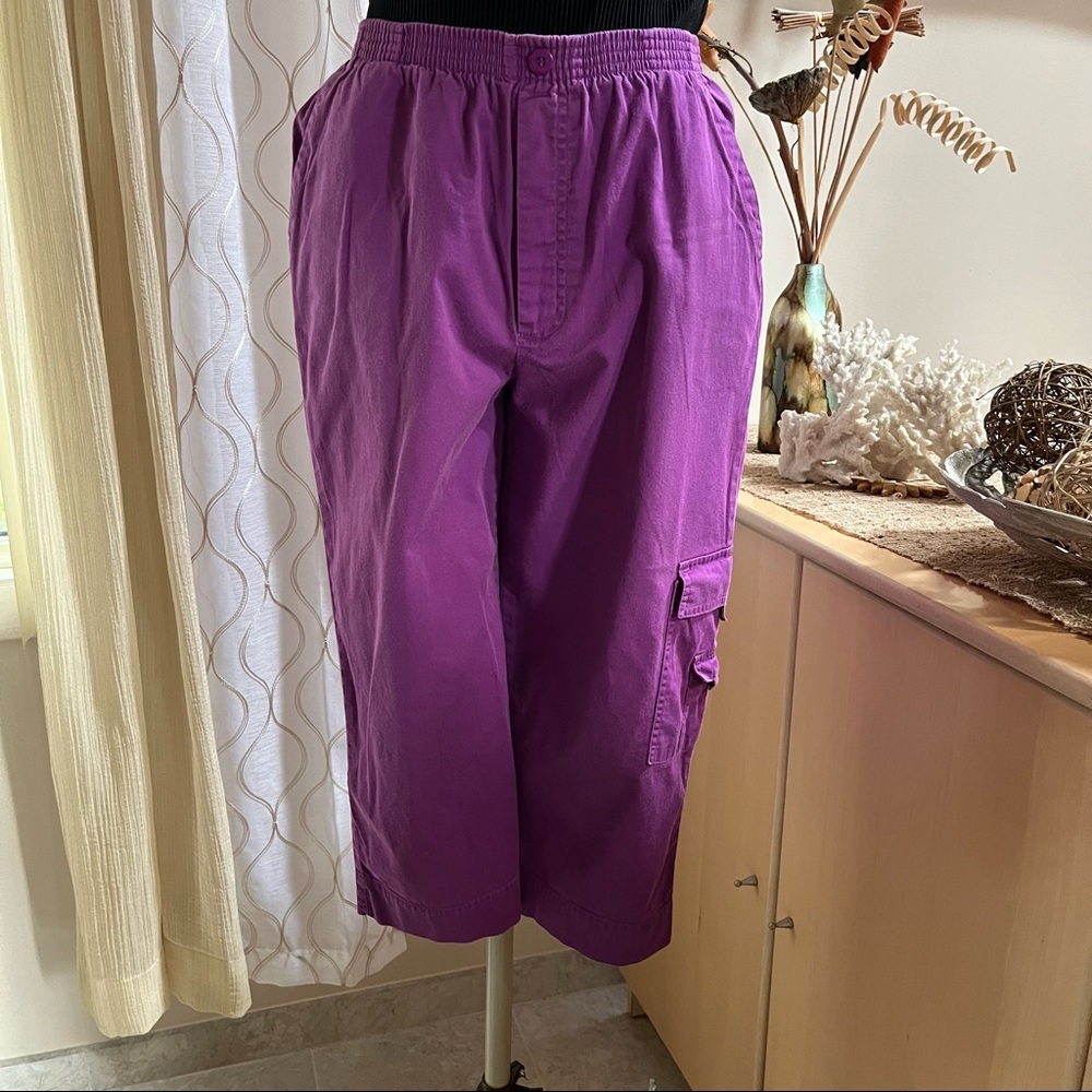 EUC Company Collection plum purple cargo capri cropped pants - elastic waist
